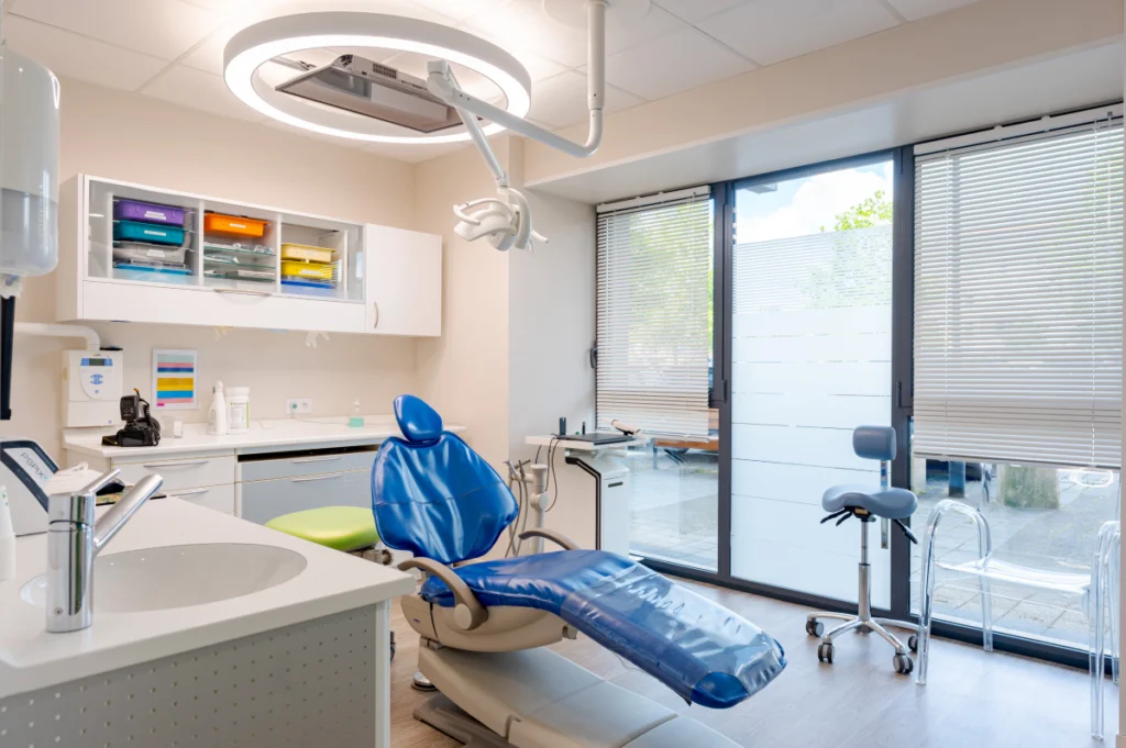 Salle de soins du cabinet dentaire à Angers