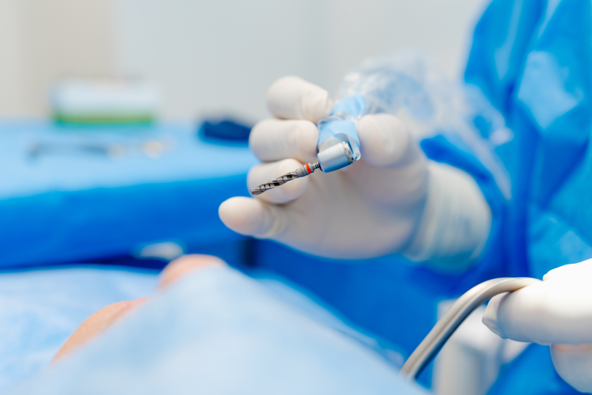 Bloc opératoire dédié à la chirurgie implantaire