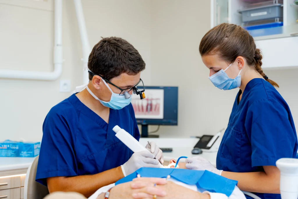 Consultation dentaire menée par le Dr Vincent à Angers