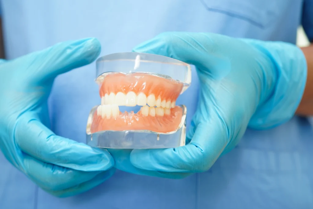 Consultation pour le remplacement d'une dent par un implant dentaire